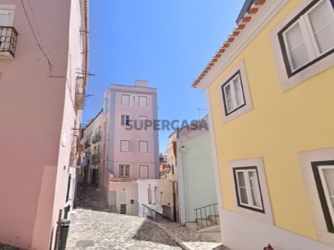 Oportunidade Rara no Coração Histórico de Lisboa - Reabilitação com Potencial Premium
