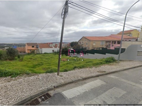 Terreno em Mina de Água, Amadora