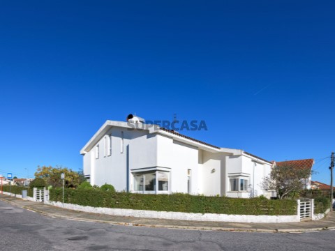 Moradia Isolada T4 Duplex em Covilhã e Canhoso, Covilhã