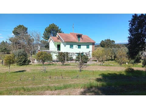 Moradia T3 em Alcains, Castelo Branco