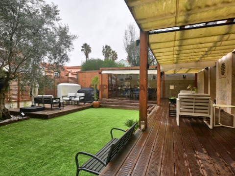 Apartamento T3 na Rua Cecílio de Sousa, Santo António