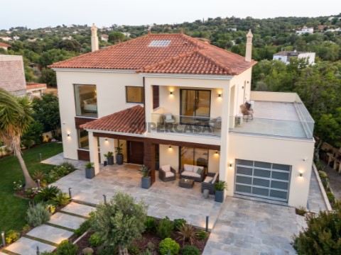 Villa T4 na Rua Humberto Delgado, Santa Bárbara de Nexe