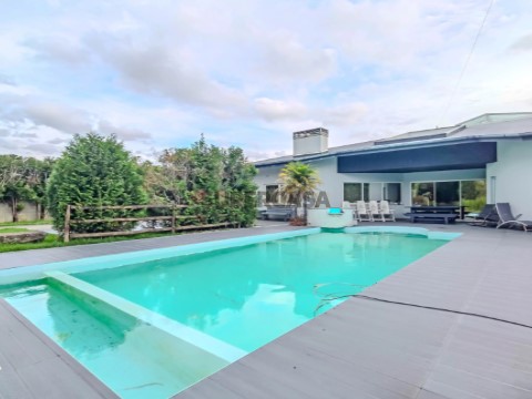 Quinta Encantadora com Moradia e Piscina na Maia, Porto