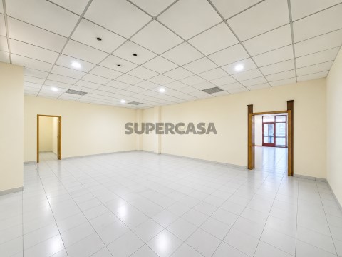 Loja em Águas Santas, Maia