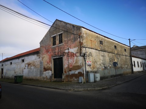 Armazém na Rua Miguel Bombarda, Almeirim
