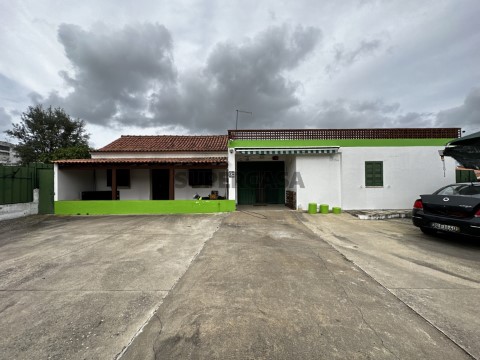 Casa com espaço comercial em Cidade de Santarém, Santarém