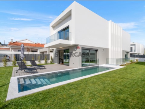 Immobilie in einer Wohnanlage 4 Zimmer Triplex auf Cascais e Estoril, Cascais