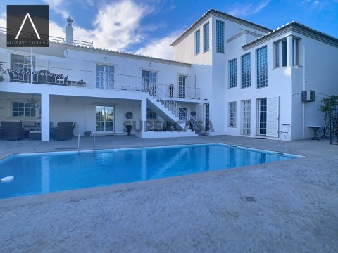 Moradia Isolada T5 em Urbanização Cerro Azul, Quelfes