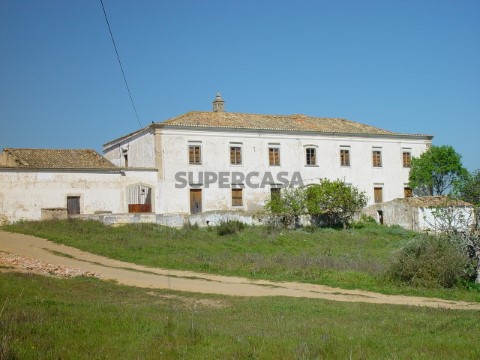Moradia-T5-em-Monte-da-Patã-GoldenProperties