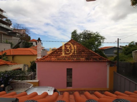 Moradia Bi-Familiar T3 em Santo António, Funchal