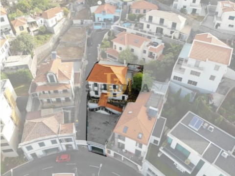 Moradia Bi-Familiar T4 em Santa Maria Maior, Funchal