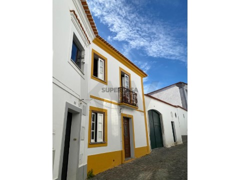 Prédio em Santiago Maior e São João Baptista, Beja