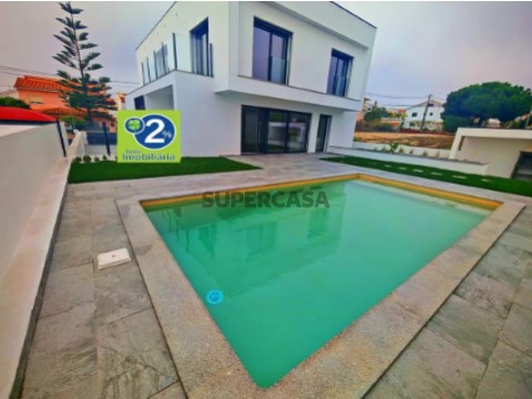 Moradia T4 em Charneca de Caparica e Sobreda, Almada