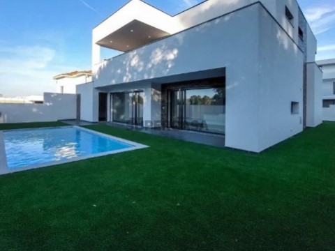 Moradia T5 em Charneca de Caparica e Sobreda, Almada