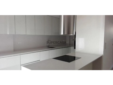 Moradia T4 em Charneca de Caparica e Sobreda, Almada