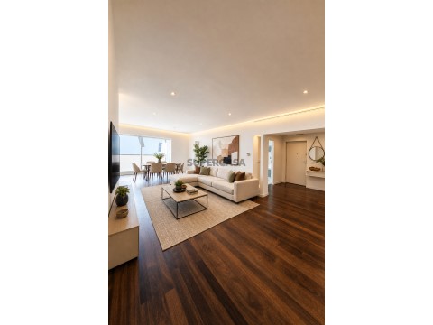 Apartamento T3 na Rua Doutor José Maria Brandão, São Vicente