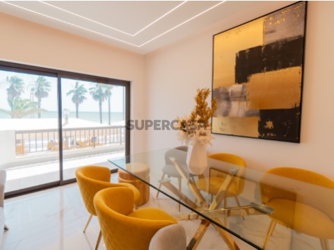 Apartamento T3 Frente Mar com Terraço em Quarteira