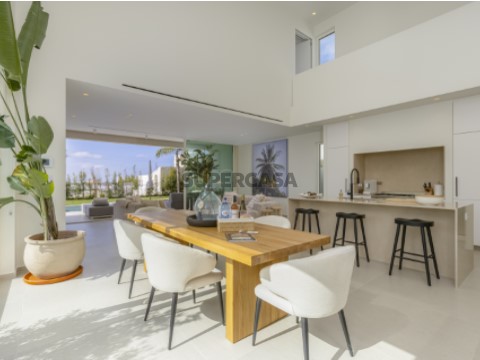 Moradia Vista Mar T3 em Santa Bárbara de Nexe com Jardim e Sauna