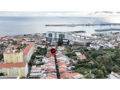 Moradia T4 em São Pedro, Ponta Delgada