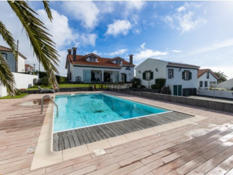 Moradia T5 em Santa Clara, Ponta Delgada