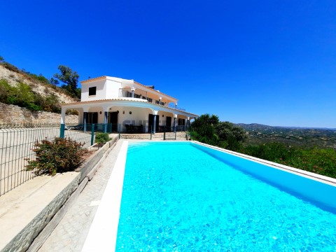 Moradia isolada com piscina para arrendamento anual