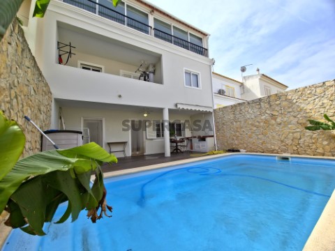 Moradia com piscina aquecida