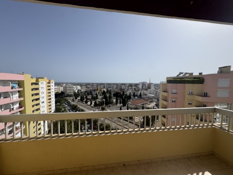 Apartamento T2 na Rua Doutor Guilherme Centazzi, Faro (Sé e São Pedro)