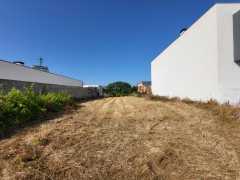 Terreno com 14m de frente - Ílhavo