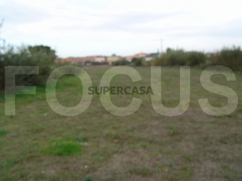 Espaçoso terreno para venda em Mataduços