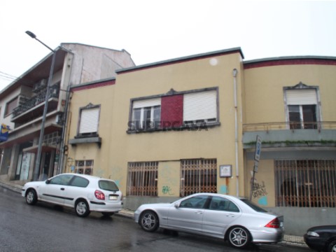 Terreno para construção em altura / Prédio devoluto - São João da Madeira- Centro
