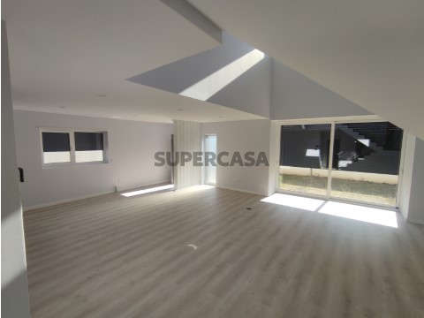 Espetacular Moradia T4 Aveiro / Aradas