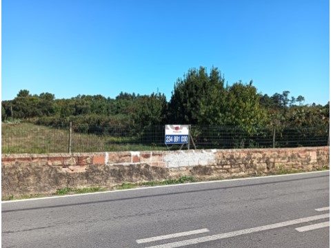 Terreno com 18,5m de frente para venda em Oiã