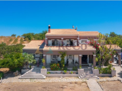 Moradia T6 em Santa Bárbara de Nexe, Faro com Piscina, Varanda