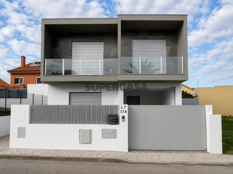 Moradia T4 Duplex com Jardim | Quinta do Conde, Sesimbra 1