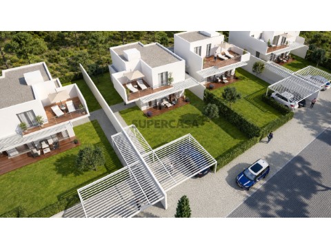 Moradia T3 com jardim em condomínio com piscina comum, Azeitão 1