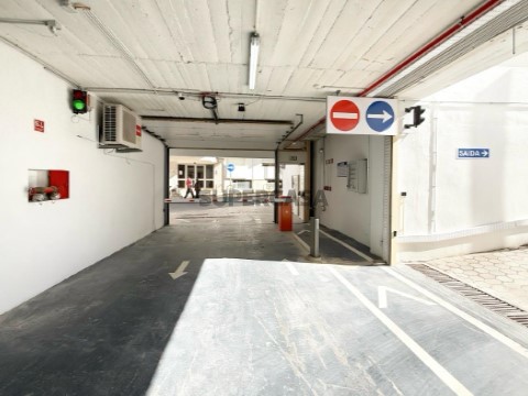 车库 在 Rua Lançarote de Freitas, São Gonçalo de Lagos