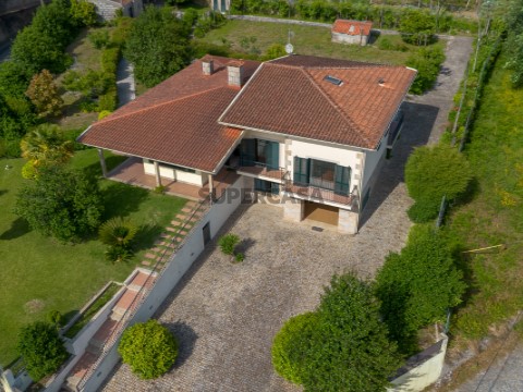 Moradia T4 e Anexo Casa em Pedra Lago, Amares