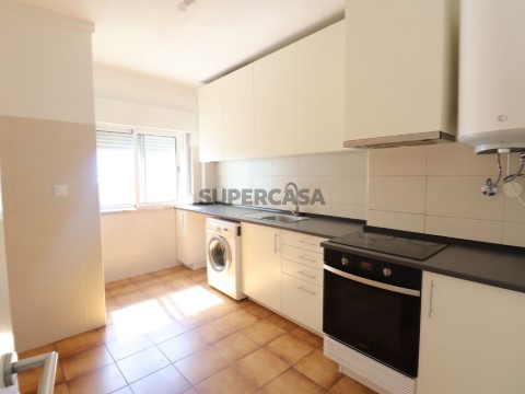Apartamento T2 na Praceta Florbela Espanca, Odivelas