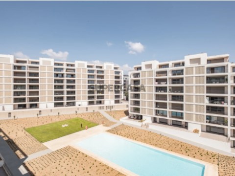 Apartamento T2 em Santo António dos Cavaleiros e Frielas, Loures