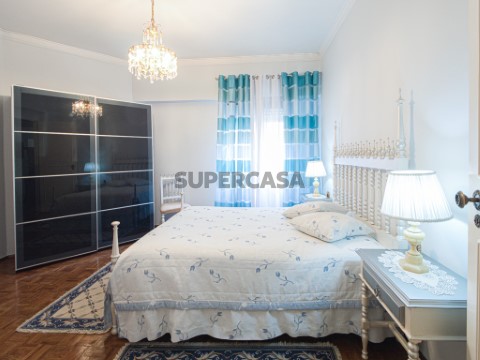 Apartamento T3 em Santo António dos Cavaleiros e Frielas, Loures