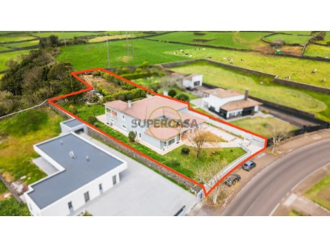Haus 4 Zimmer auf Livramento, Ponta Delgada