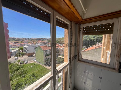 Apartamento T2 em Ramada e Caneças, Odivelas