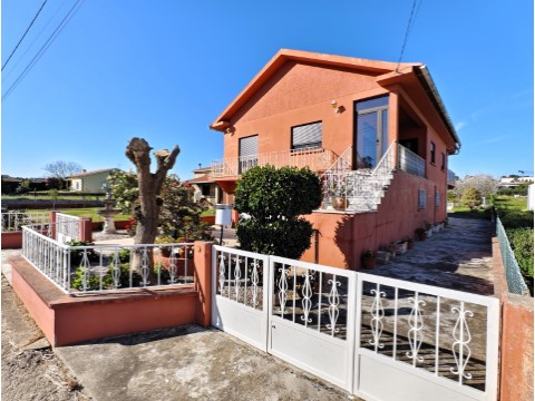 Moradia para venda, junto ao centro da cidade de Valença