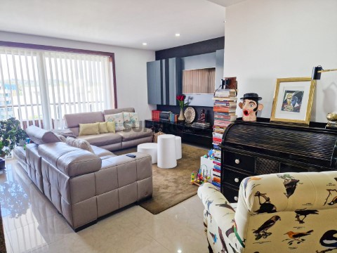 Apartamento T3 de excelente qualidade, situado no centro da vila de Monção.