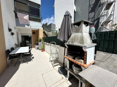 Terraço - Magnífico T2 na Serra de Casal de Cambra com Terraço e Arrecadação