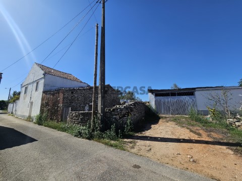 Moradia Antiga em Aldeia Pitoresca