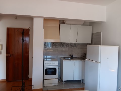 T2 na Reboleira próximo do Metro