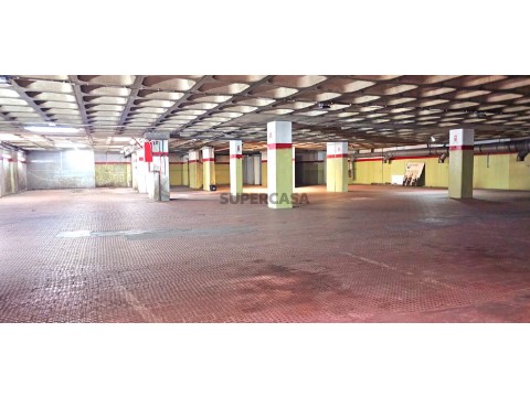 Garage auf Rua Elias Garcia, Venteira