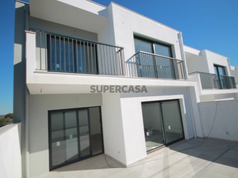 Moradia em Banda T3 em Alcantarilha, Silves