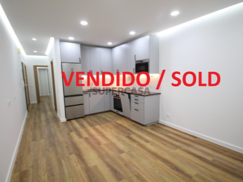 Apartamento T2 na 1ª linha em Armação de Pera, totalmente remodelado
